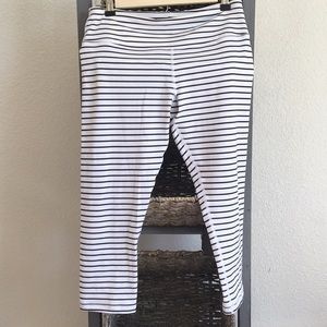 Crop length athletic tights